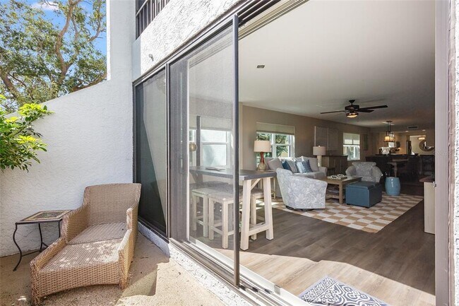 Foto del edificio - 5911 Midnight Pass Rd