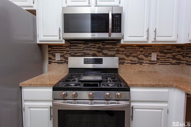 Foto del edificio - 900 S Meadows Pkwy