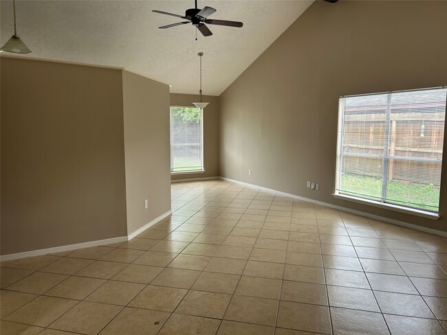 Foto del edificio - 4215 Spinks Creek Ln
