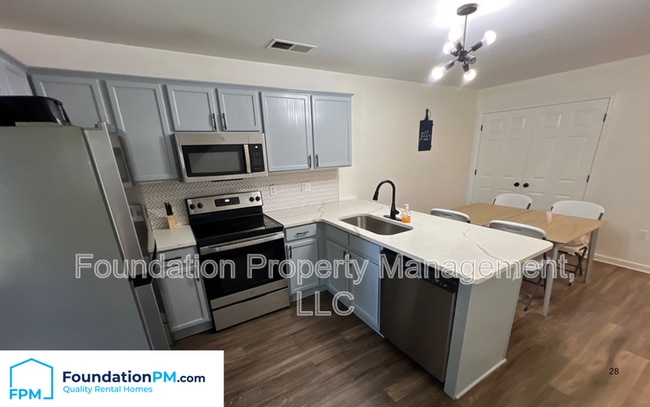 Building Photo - 486 High Point Terrace