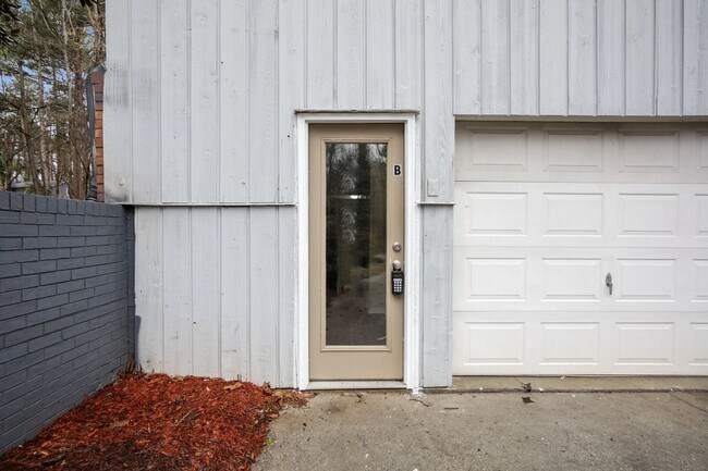 Building Photo - 530 Raven Springs Trail