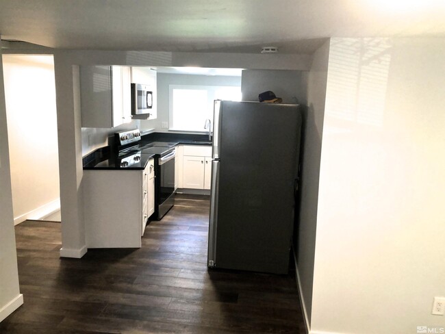Foto del edificio - 465 E 7th St