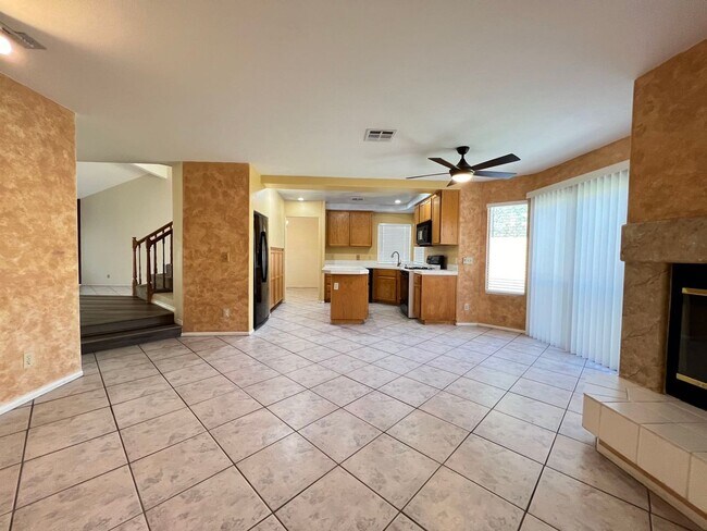 Foto del edificio - Welcome to this stunning 4-bedroom, 3-bath...