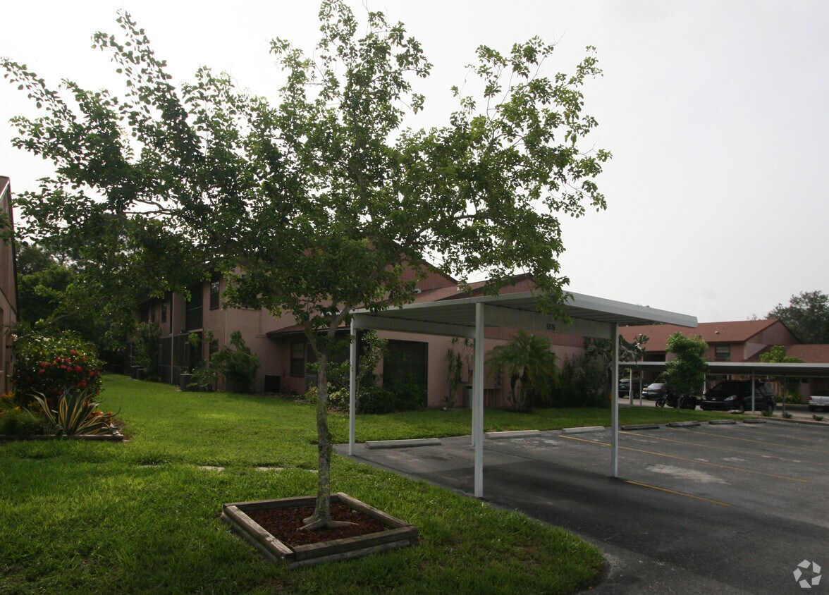 Building Photo - 5683-5699 Summer Side Ln