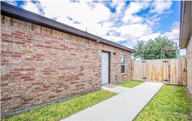 Foto del edificio - 3907 Valeria St