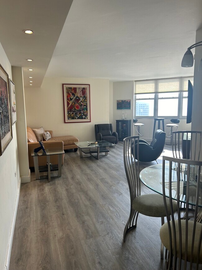 Foto del edificio - 905 Brickell Bay Dr