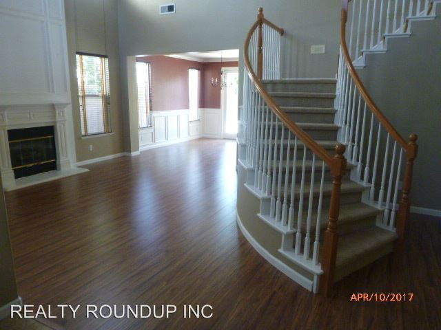 Foto del edificio - 9685 Sutton Pointe Ct