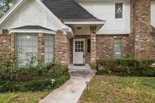 Foto del edificio - 6503 Misty Creek Dr