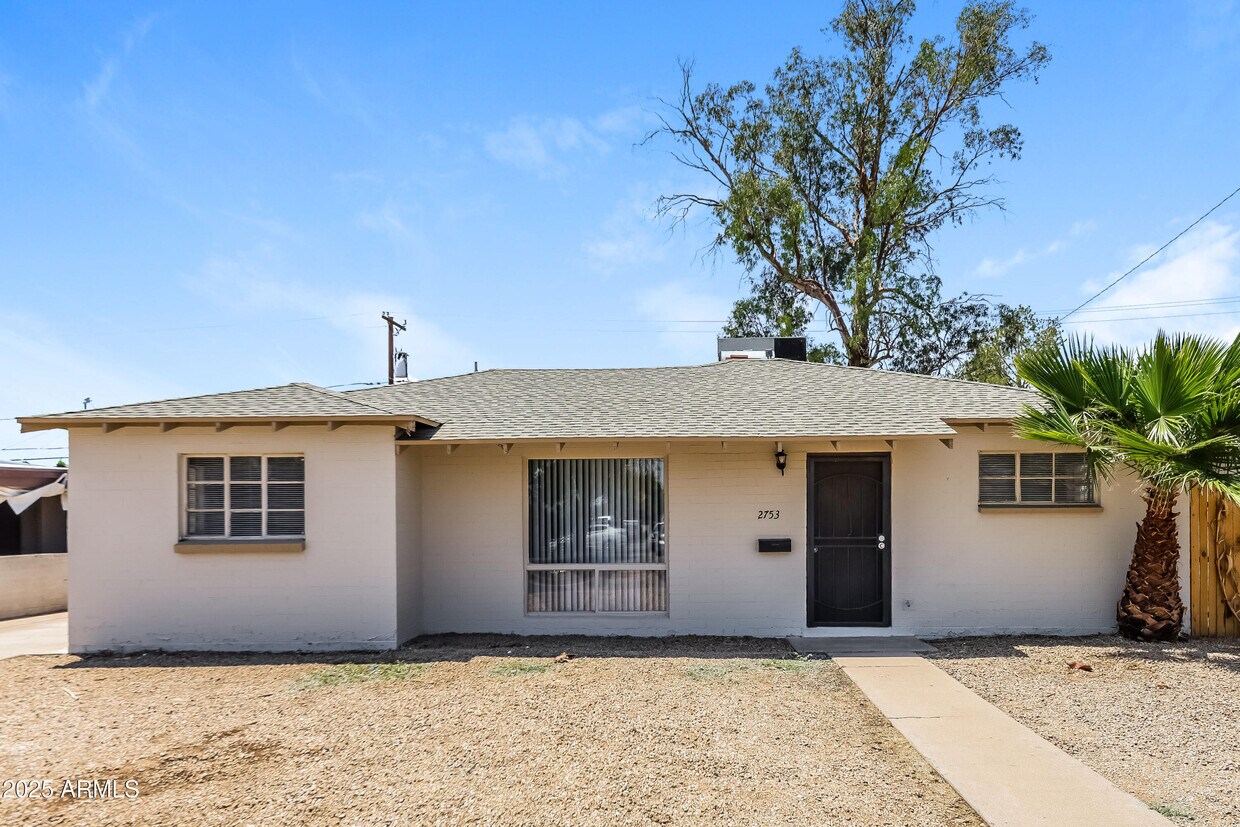 Primary Photo - 2753 W Lawrence Ln