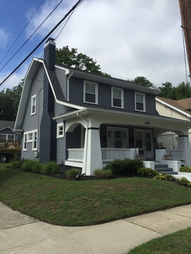 Building Photo - 1411 3rd Ave