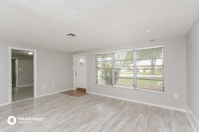 Building Photo - 2248 Outer Dr, Sarasota, FL 34231