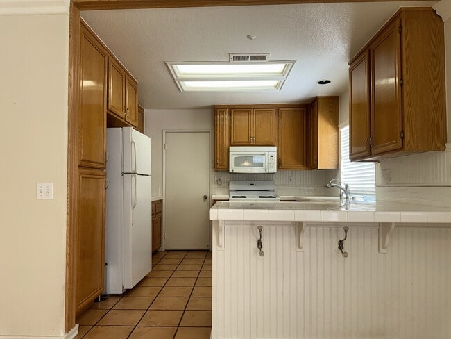 Building Photo - "Charming Riverside Retreat: Spacious 3-Be...