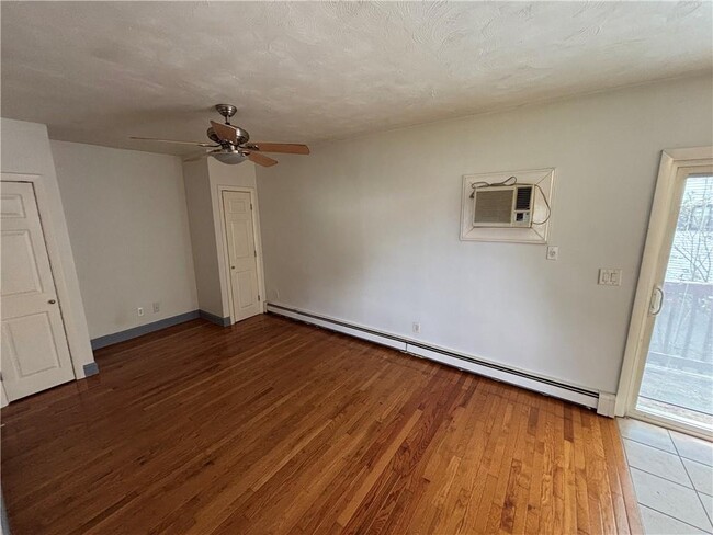 Foto del edificio - 336 Killingly St