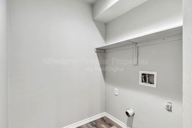 Building Photo - 925 Farmington Rd