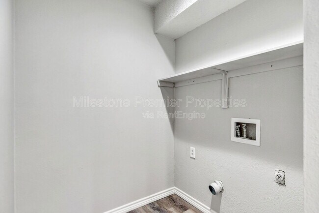 Foto del edificio - 925 Farmington Rd