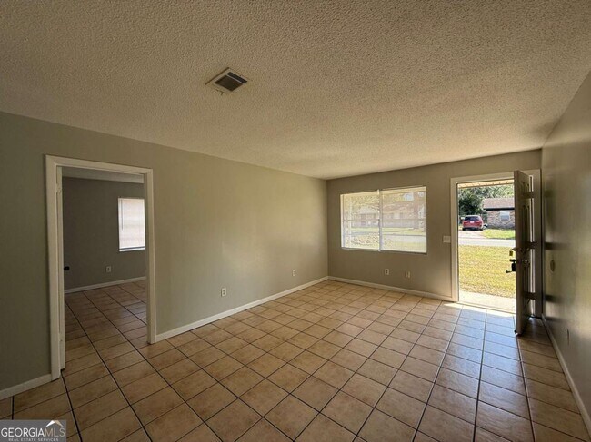 Foto del edificio - 240 Deerwood Dr