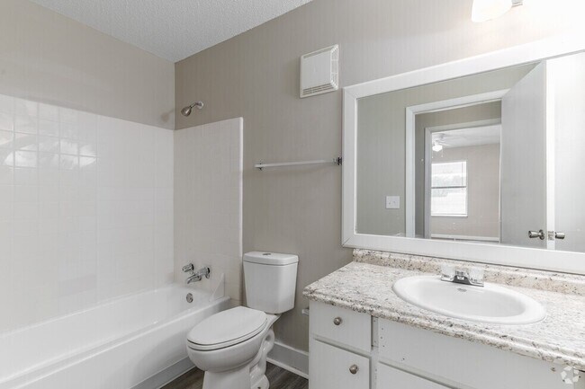 3 Bed Master Bath - Horizon Park Apartments