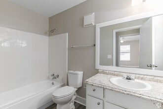 3 Bed Master Bath - Horizon Park Apartments