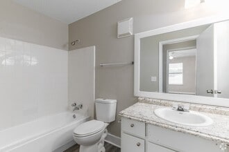 3 Bed Master Bath - Horizon Park Apartments