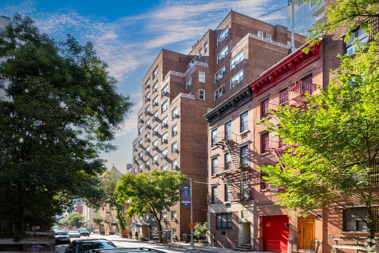 Primary Photo - 240 E 35th St