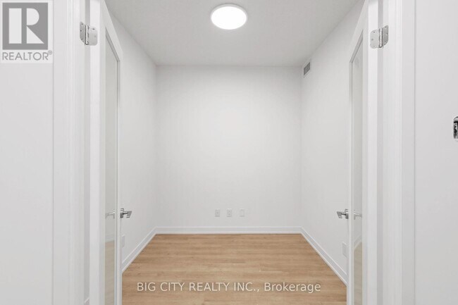 Photo du bâtiment - 8119-8119 Birchmount Rd