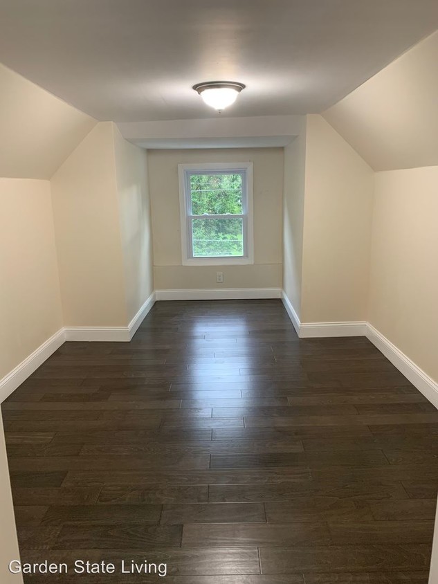 Foto principal - 5 br, 2 bath House - 75 S Munn Ave