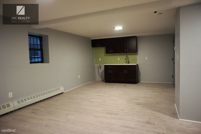 Building Photo - 1 br, 1 bath  - 725 E 181st St
