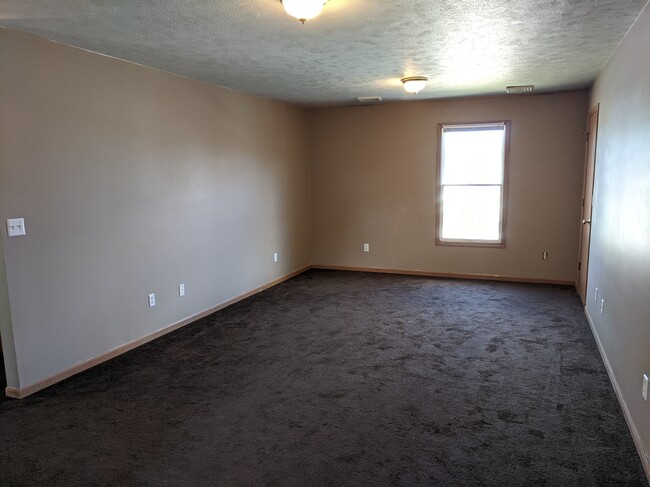 Building Photo - 119 Bambi Ct
