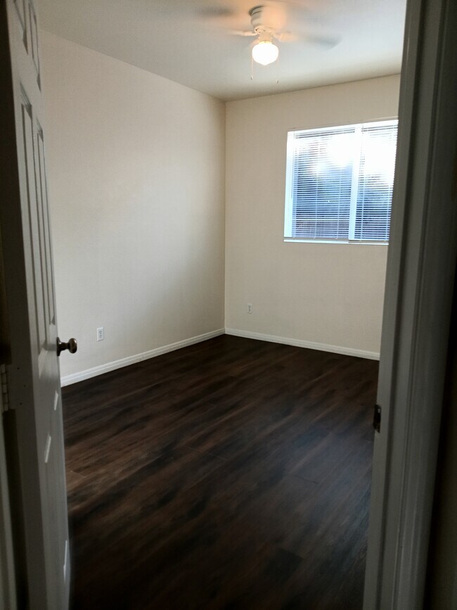 Dormitorio 2 - 315 S Ave A