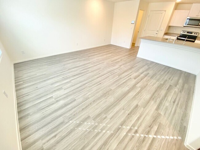 Foto del edificio - STUNNING LIKE NEW TOWNHOME 3 BEDROOM / 2.5...