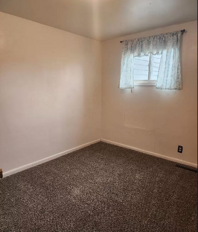 Building Photo - 15/17 6th St NE