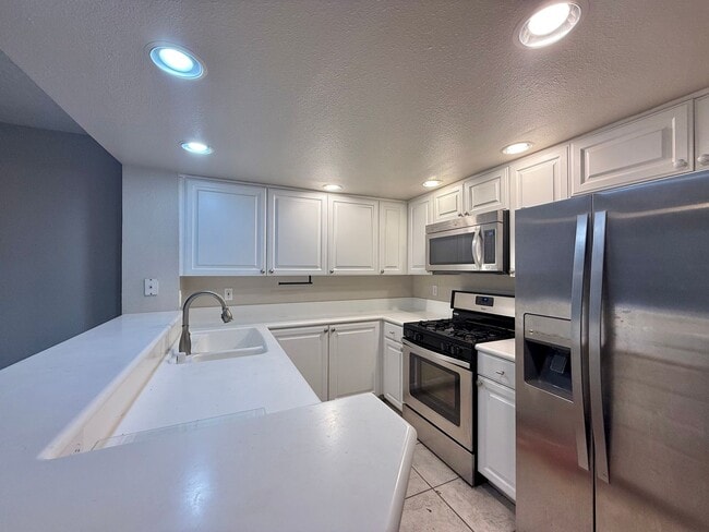 Foto del edificio - Experience the Charm of This Beautifully U...