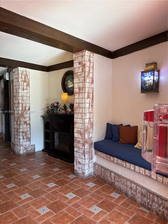 Foto del edificio - 3650 Inverrary Dr