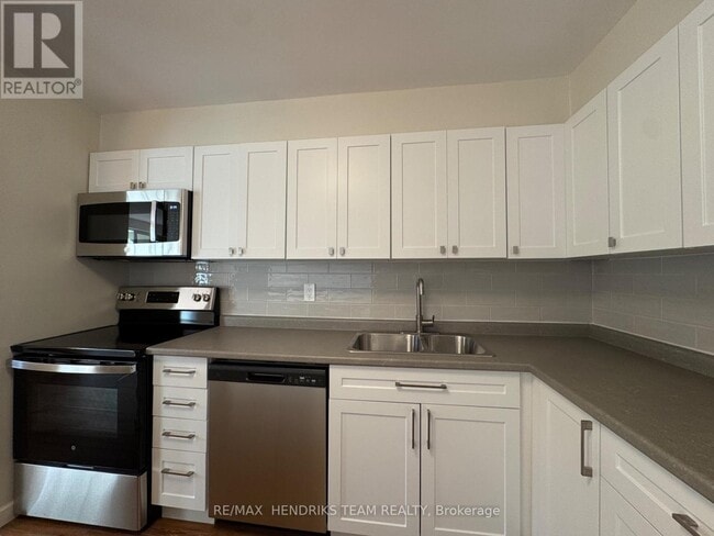 Building Photo - 5611 Valley Wy