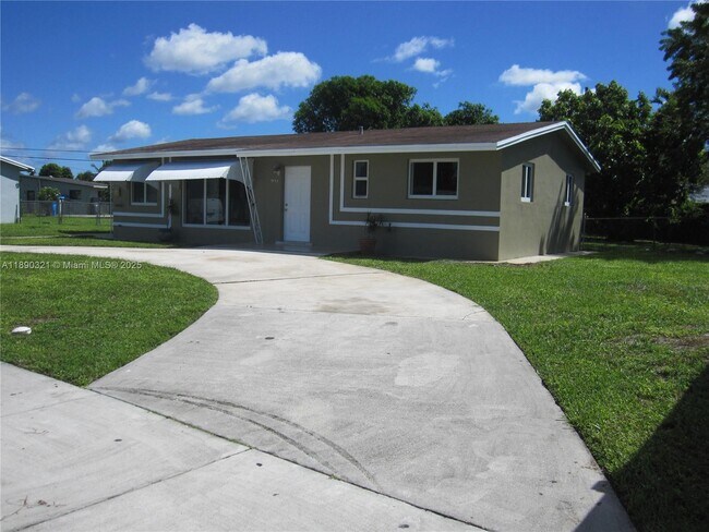 Foto del edificio - 3151 SW 37th Terrace