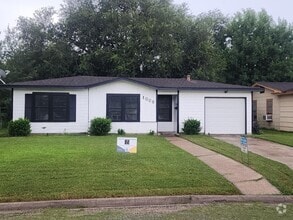 Building Photo - 1005 E Polk Ave