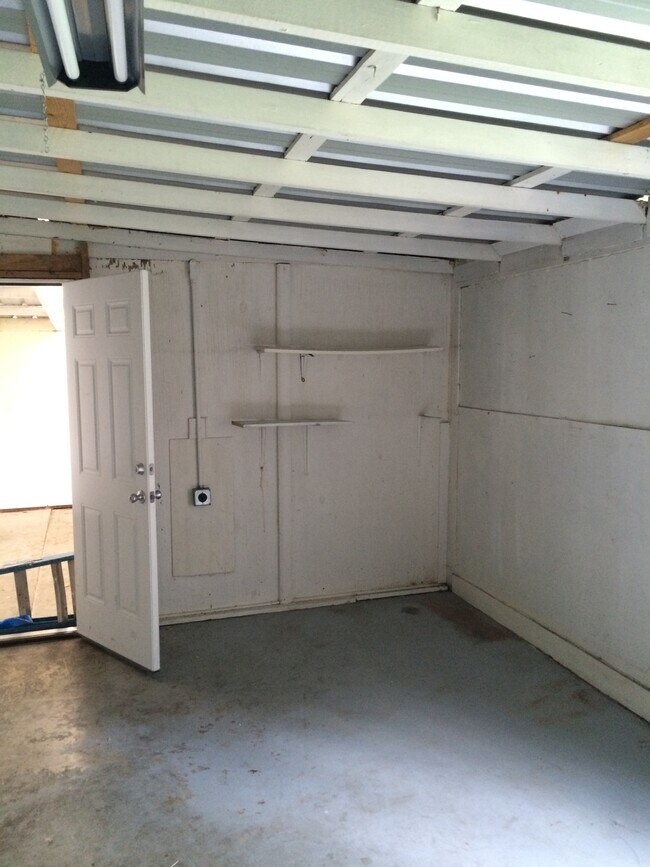 trastero - 4808 SE Salmon St