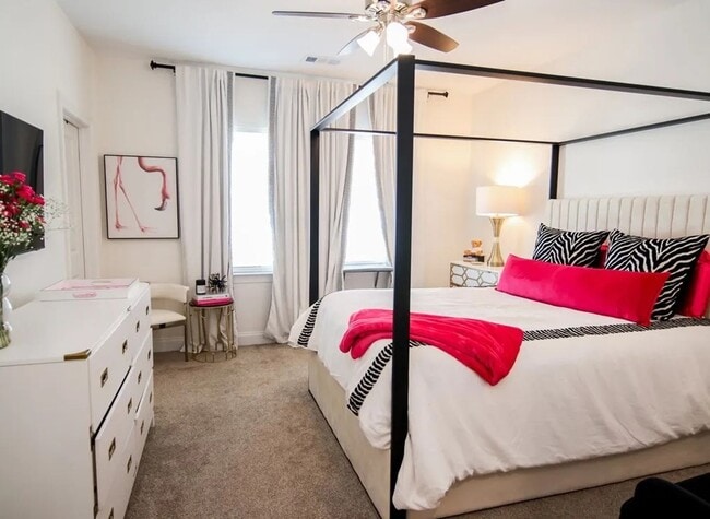 Building Photo - 3 Bedroom / 3.5 Bath at the Commons in Oxford