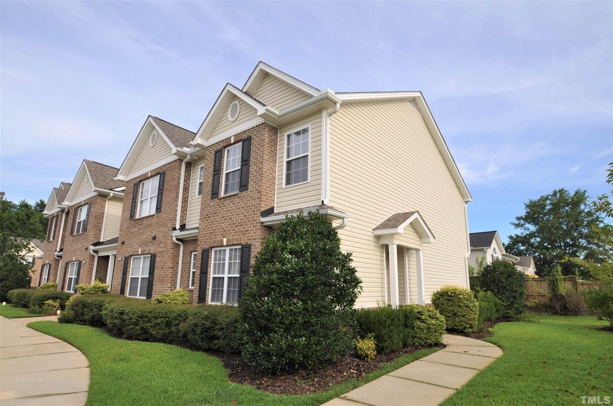 387 E Willhaven Dr, FuquayVarina, NC 27526 Townhome Rentals in