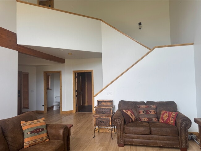 Building Photo - 3356 Cedar Dr