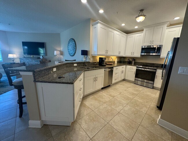 Building Photo - Exquisite Fully Furnished 3-bed/2.5 Bath C...