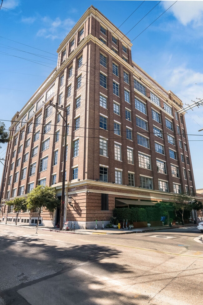 Foto del edificio - 1850 E Industrial St