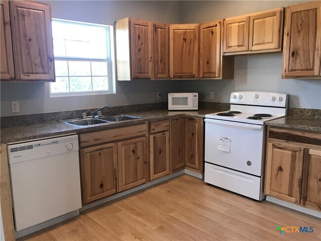 Foto del edificio - 729 Clay Ridge