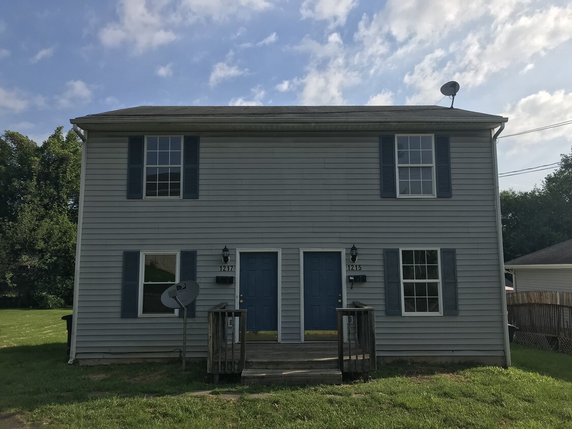 1217 Moorman Ave NW, Roanoke, VA 24017 Townhome Rentals in Roanoke VA