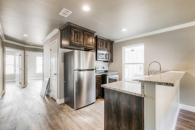 Building Photo - 2009 Rockview Dr