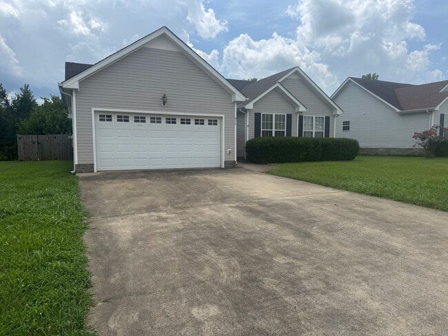 Building Photo - Beautiful Single Family Home in Clarksville!