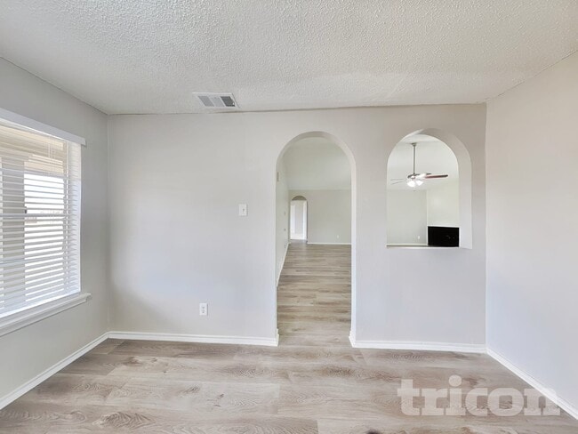 Foto del edificio - 1142 Shadyglen Cir