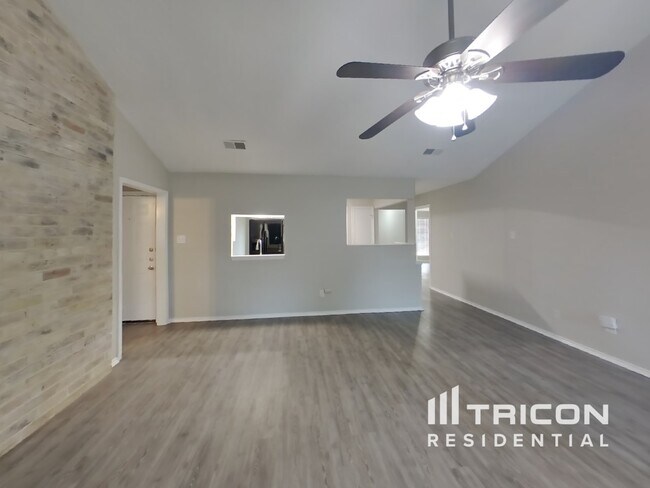 Building Photo - 7118 Foxway Lane Humble TX