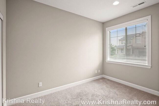 Foto del edificio - 5 br, 2.5 bath House - 16994 NW Madrone St,