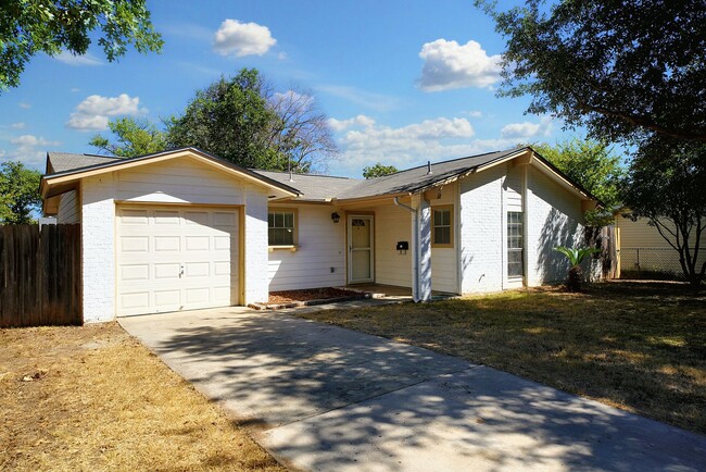 Foto del edificio - Move-In Ready 4-Bedroom Gem in the Heart of Schertz! - Realtor Commission: $500